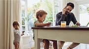 Cómo montarse un salón-oficina, evitar el divorcio o controlar a sus hijos: consejos de experto para tener un teletrabajo idílic