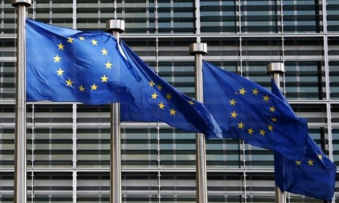 europa-banderas-bruselas.jpg