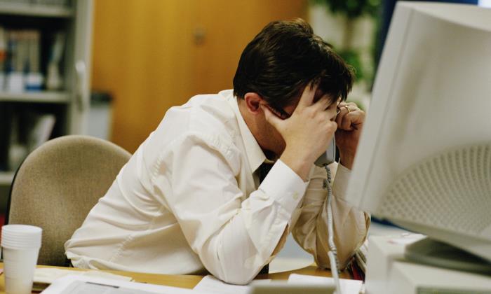 telefono-trabajador-700-getty.jpg