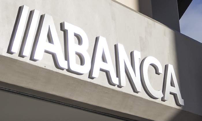 700x420_abanca-letrero-blanco.jpg