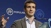 Casado se impone en las primarias del PP y tira abajo el modelo continuista de Santamaría