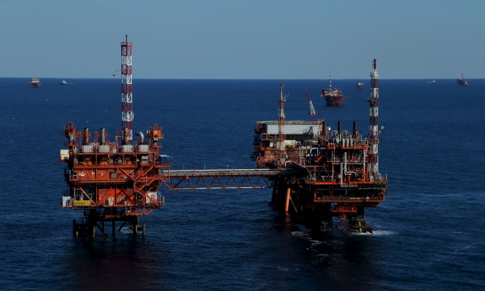 plantas-petroleo-mar.jpg