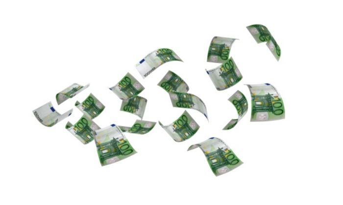 euros-billetes-cien-volando-blanco.jpg