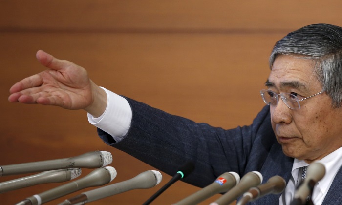kuroda-mano-extendida.jpg