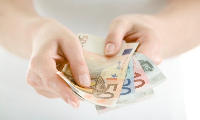 billetes-manos700.jpg