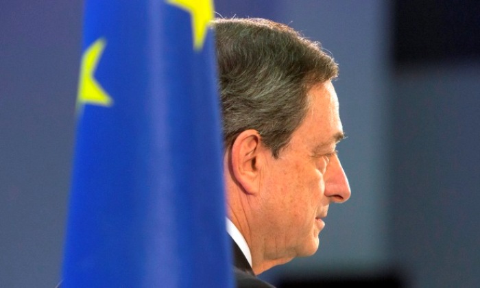 Draghi-bandera-atras.jpg