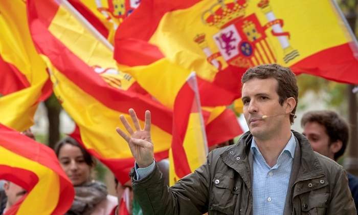 700x420_casado-banderas-espana-efe.jpg