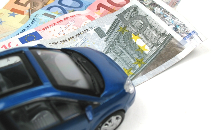 coche-billetes-euros-dreamstime.jpg