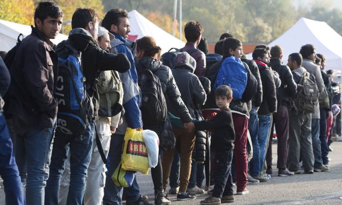 refugiados-cola-700-efe.jpg