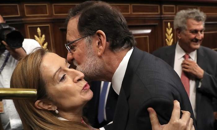 700x420_rajoy-pastor-saludo-congreso-mocion-efe.jpg