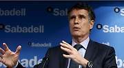 Sabadell no piensa en fusiones y ve inevitable que se acabe cobrando por los depósitos