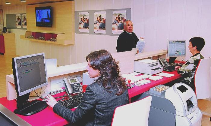 banca-oficina-empleados.jpg