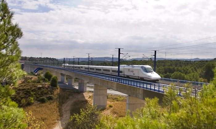 renfe-ave-via-tren-770.jpg