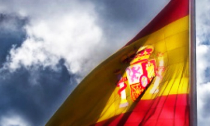 espana-bandera-nubes-700.jpg