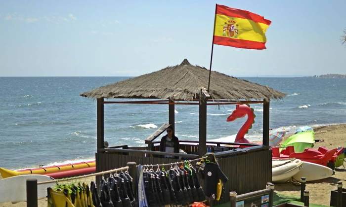 700x420_espana-playa-vacia.jpg