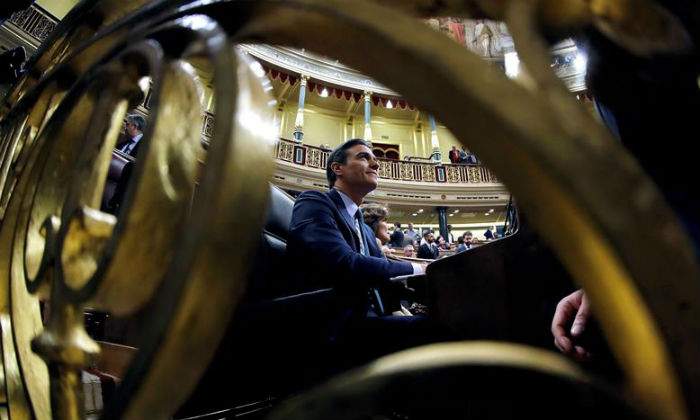 sanchez-pedro-ventana-congreso-efe.jpg