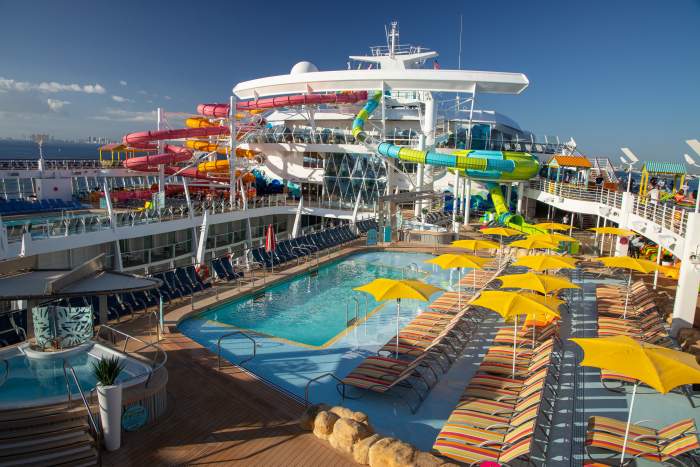 royal-caribbean-cubierta-barco.jpg