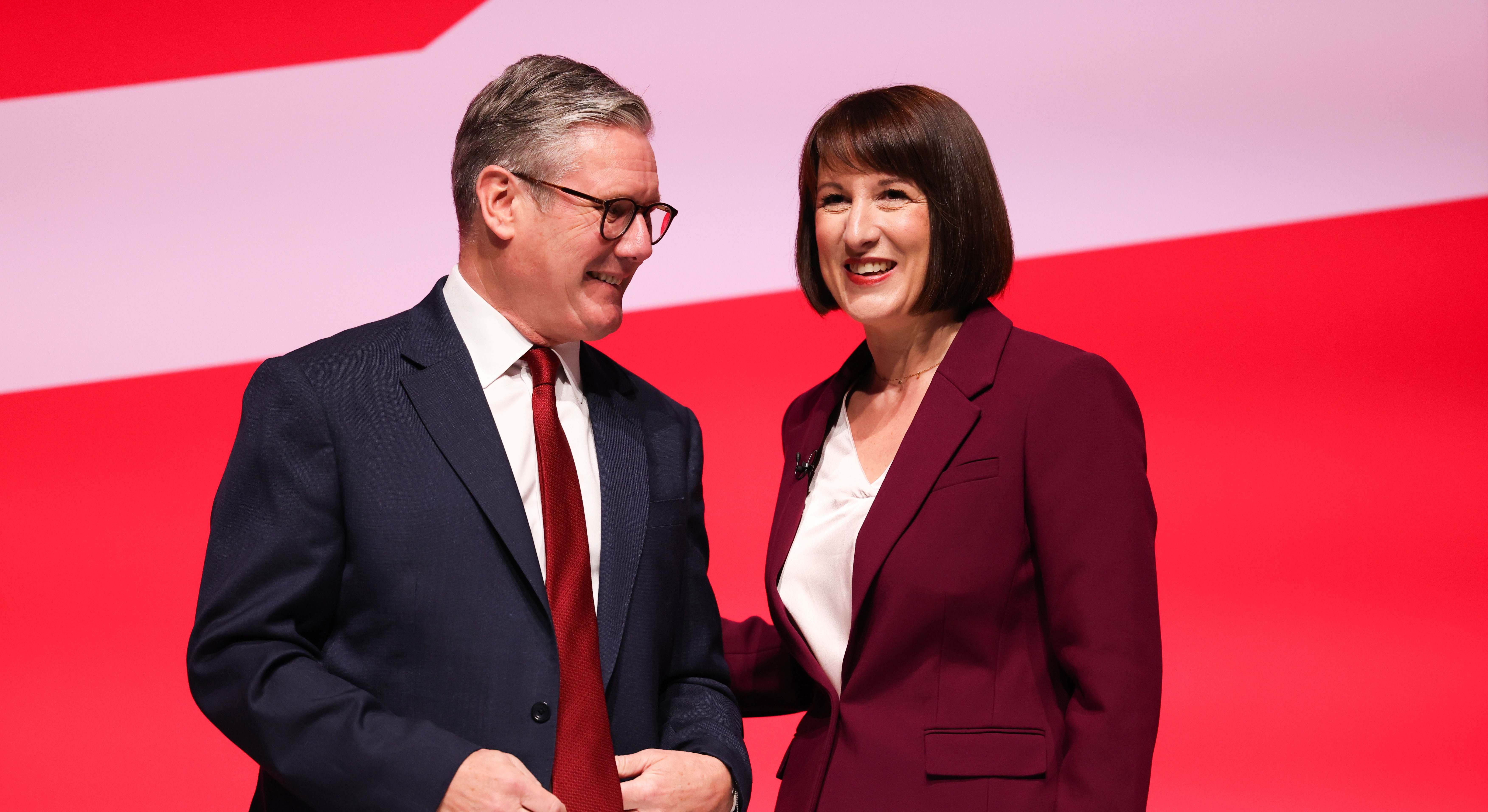 El primer ministro británico, Keir Starmer, y la ministra de Hacienda, Rachel Reeves. Foto: Bloomberg.