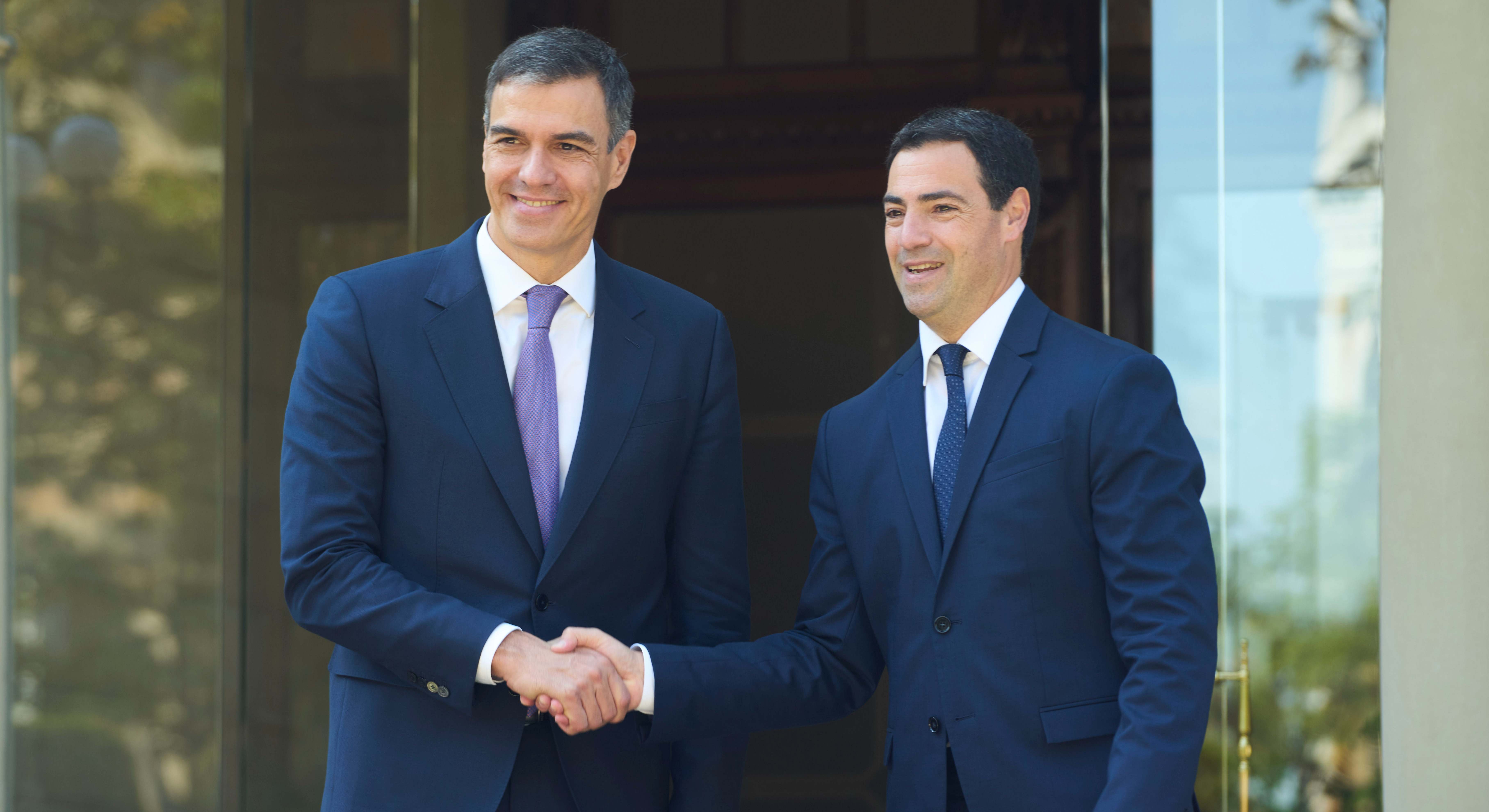 El presidente del Gobierno, Pedro Sánchez, y el Lehendakari, Imanol Pradales