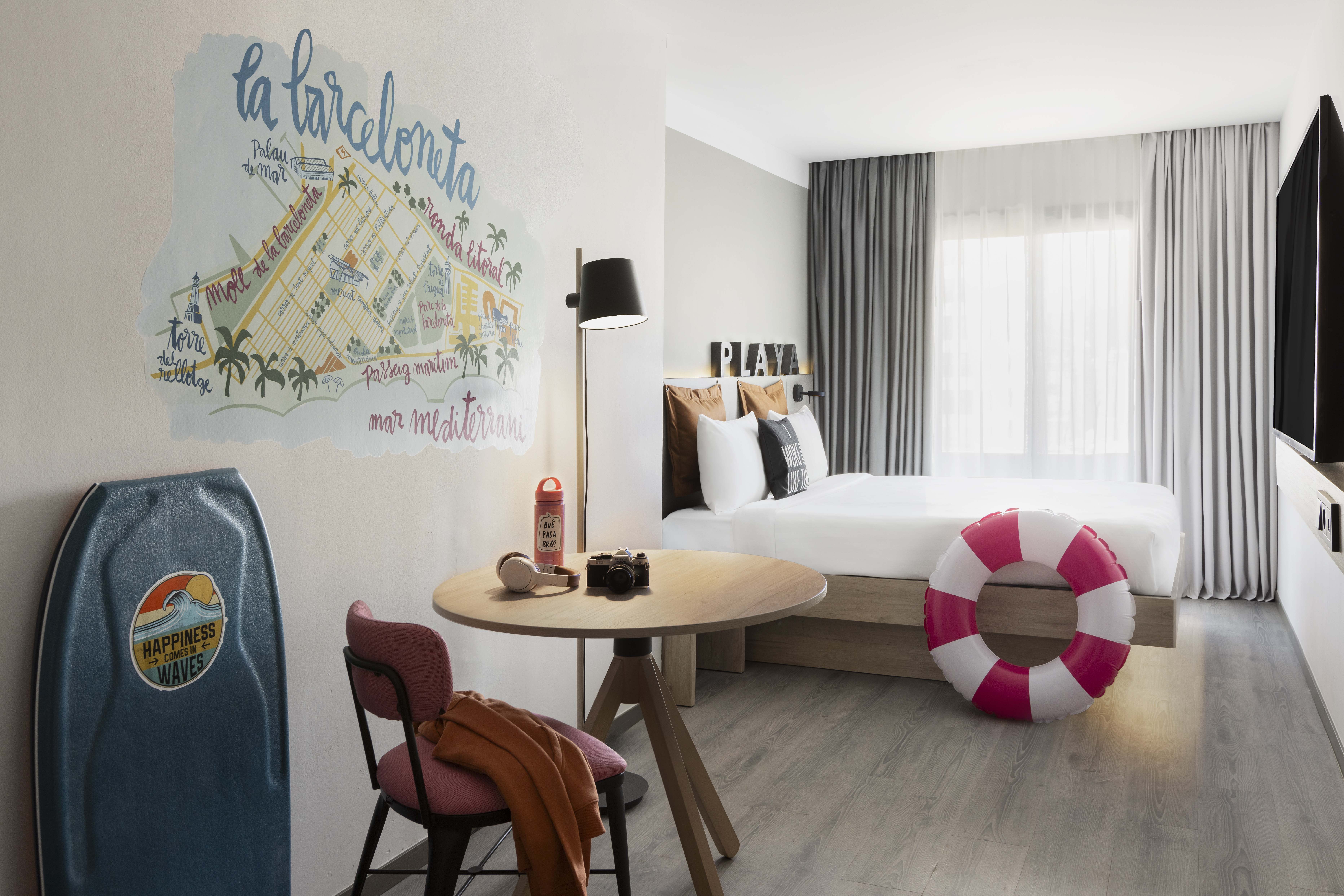 Habitación del hotel Moxy en Barcelona. EE