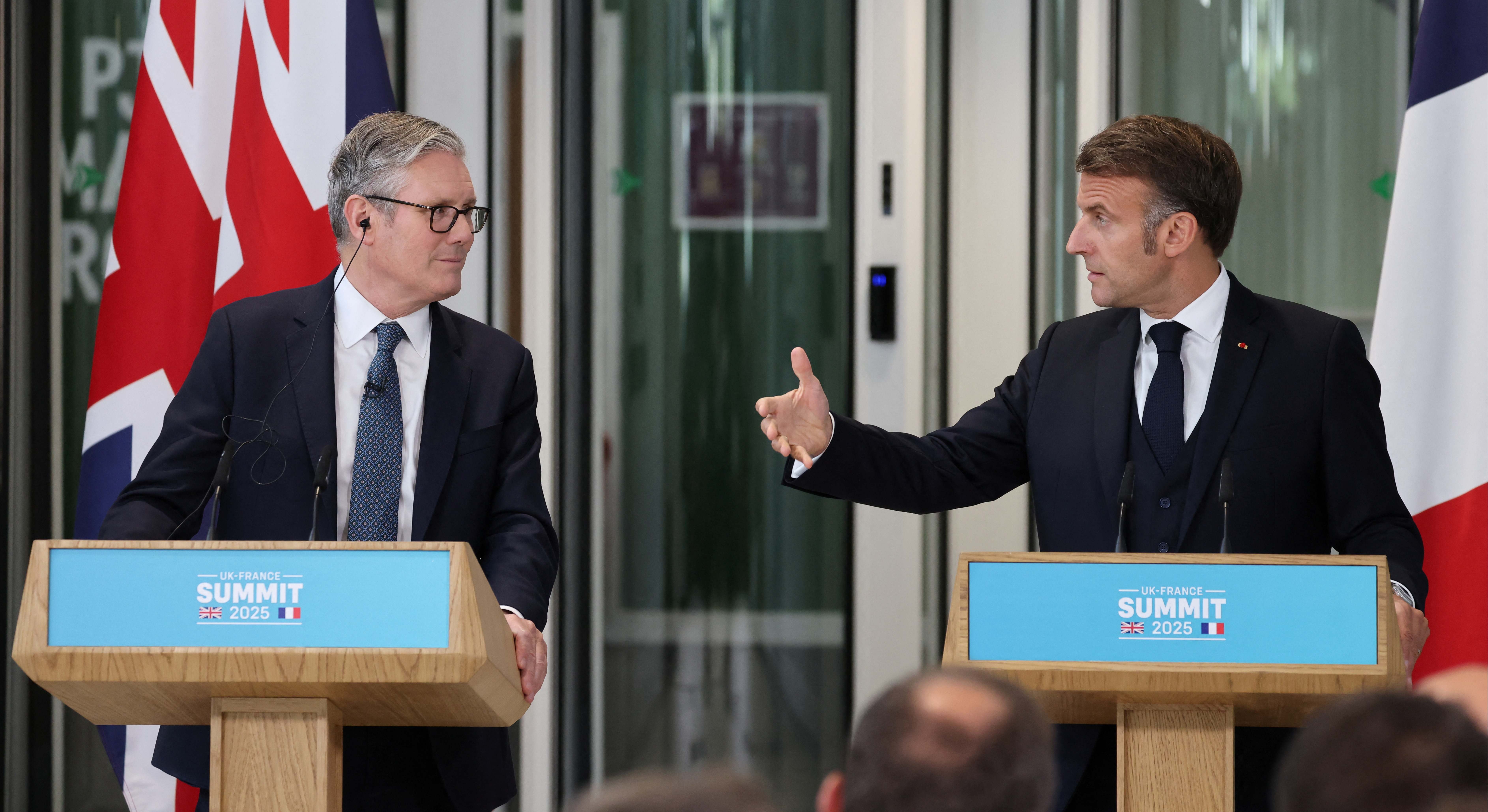Keir Starmer y Emmanuel Macron. Foto: Reuters