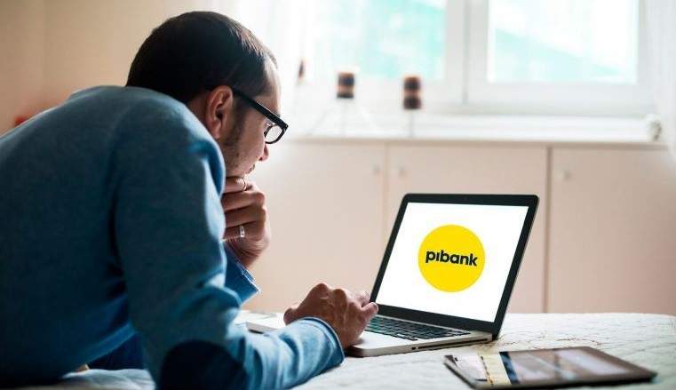 Logo de Pibank en un ordenador