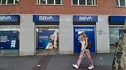 BBVA endurece los requisitos para pagar cero comisiones y cobrará 2 euros por sacar dinero en caja