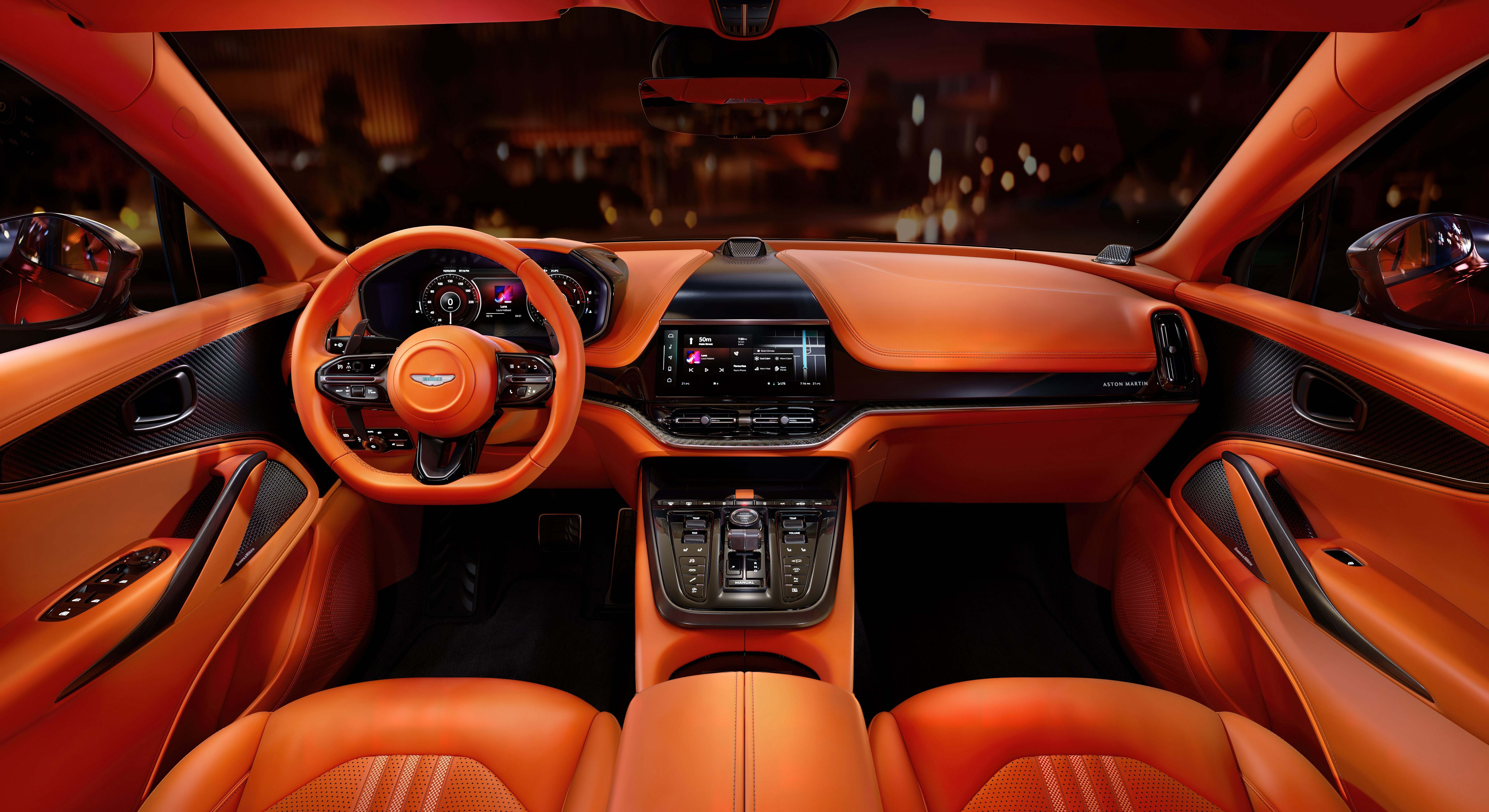 Aston Martin DBX707