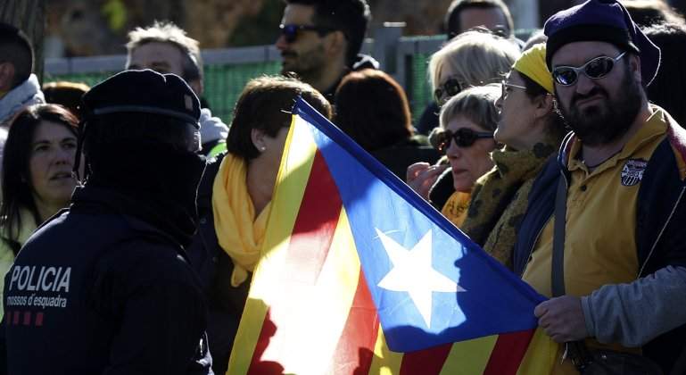 estelada-policia-acto-efe.jpg
