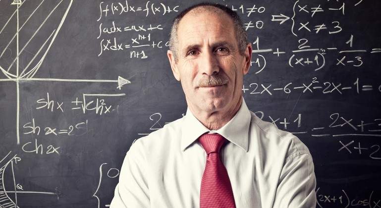 profesor-pizarra-dreamstime.jpg