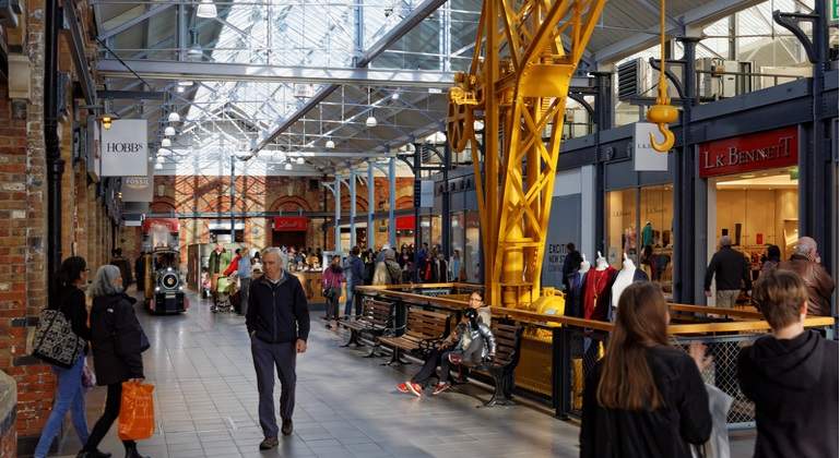 outlet-shopping-center-en-Swindon-inglaterra-dreams.jpg