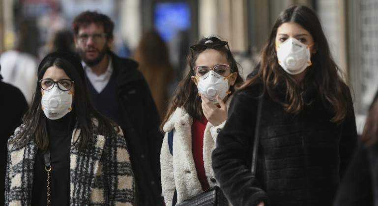 coronavirus-gente-mascarillas-dreams.jpg