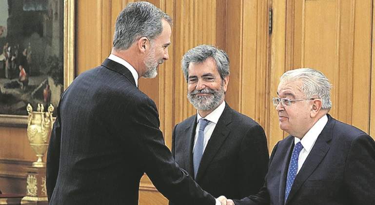 Imagen-EuropaPress_2579119_rey_felipe_vi_1i_da_mano_presidente_tribunal_constitucional_juan_jose.jpg