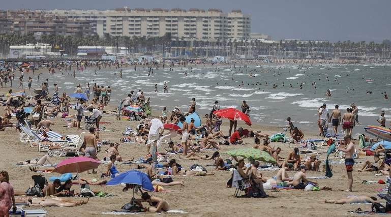 playa-llena-valencia.jpg