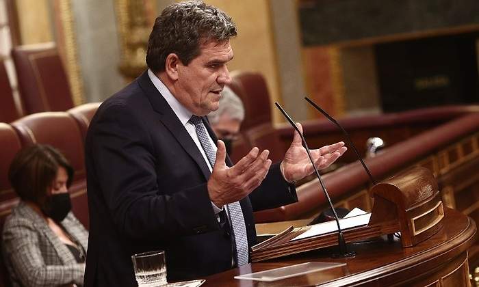 escriva-manos-arriba.jpg