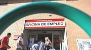 El paro registra en julio su mayor descenso mensual de la historia con 197.841 desempleados menos