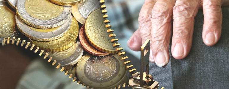 pensiones-jubilacion-euros-mano-770.jpg