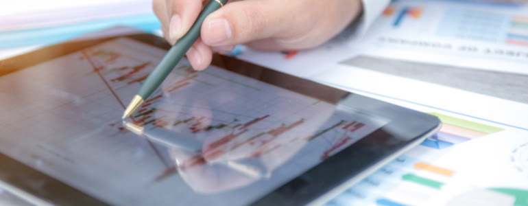 inversor-tablet-chart-analisis-grafico-valores-bolsa-generico-getty-770x300.jpg