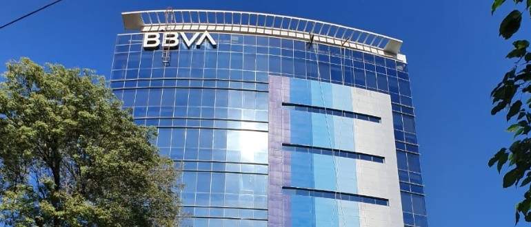 BBVA-logo-nuevo-edificio-azules-vertical.jpg