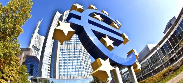 bce-estatua-euro-dreamstime.jpg