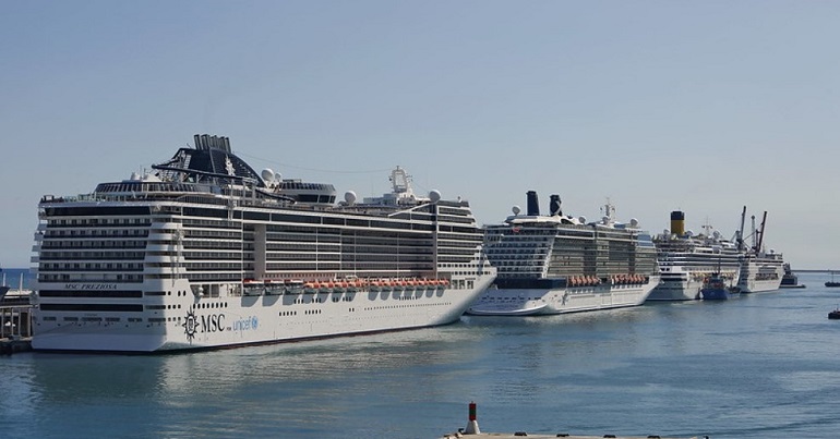 CrucerosPortBarcelona.jpg