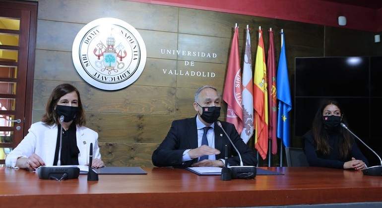 Firma-convenio-EFCL-UVa.jpg