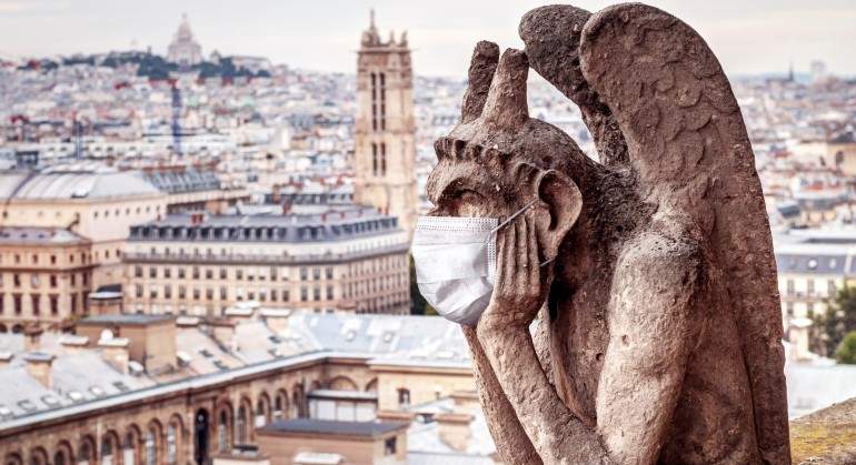 mascara-NotreDame-istock.jpg