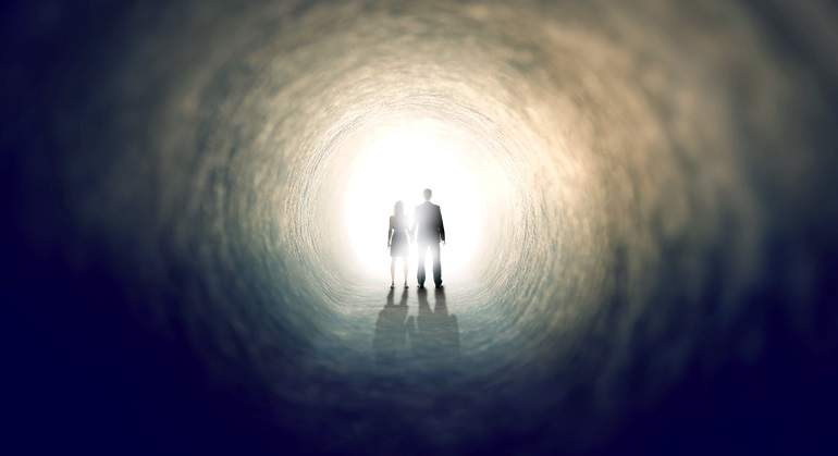 Personas-al-final-de-un-tunel-iStock.jpg