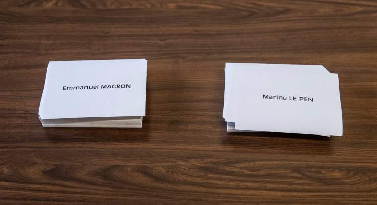 francia-macron-lepen-papeletas.jpg