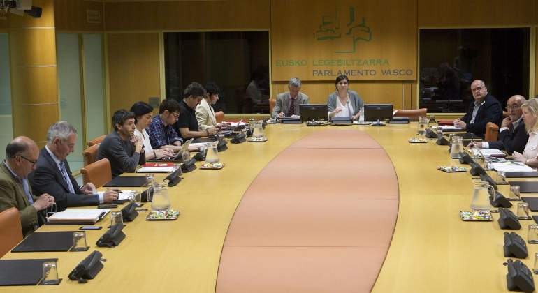parlamento-vasco-ponencia-estatuto.jpg