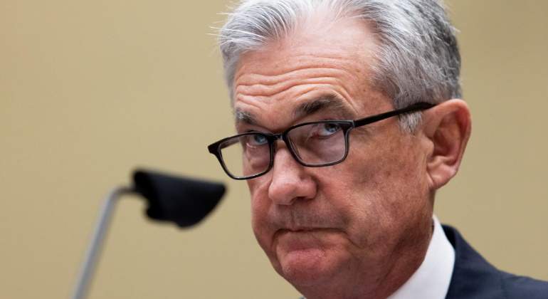 jerome-powell-presidente-reserva-federal-fed-eeuu-gesto-tenso-mirada-de-lado-gafas-15julio2021-getty-770x420.jpg