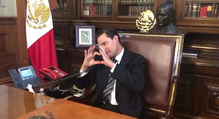 corazon-pena-nieto-770-420.jpg