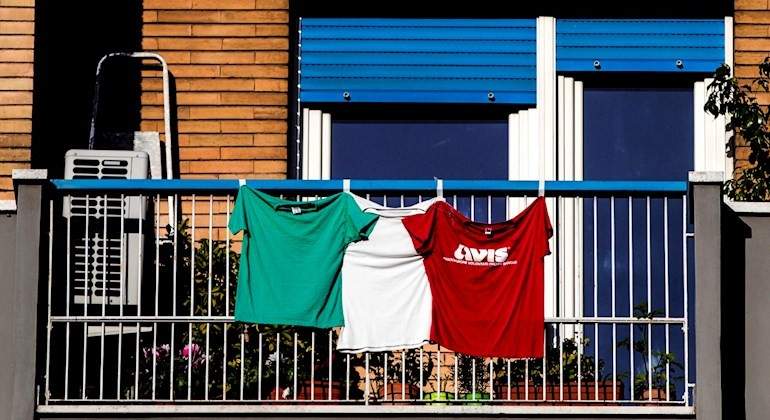 italia-camisetas-balcon-efe.jpg
