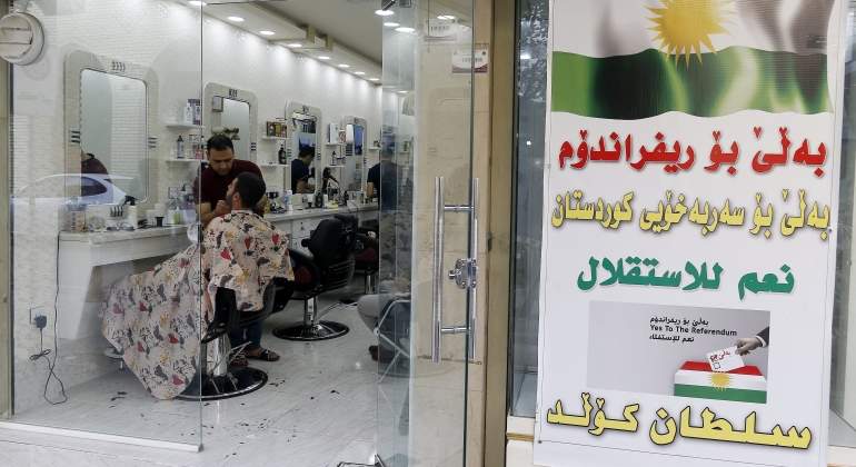 kurdistan-cartel-llamando-votar-efe.jpg